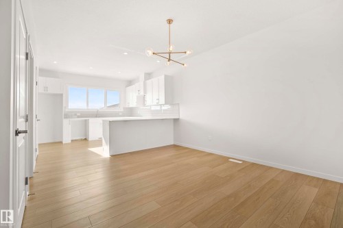 667 173 Avenue, Edmonton, AB - Indoor Photo Showing Kitchen