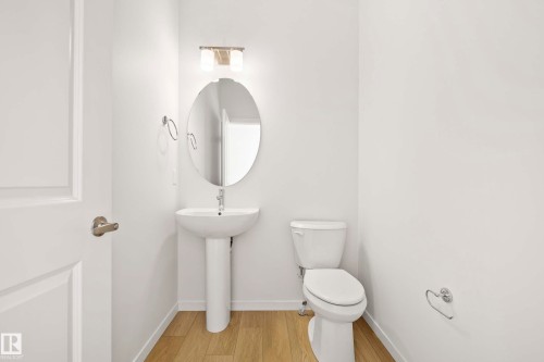 667 173 Avenue, Edmonton, AB - Indoor Photo Showing Bathroom