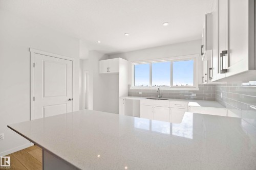 667 173 Avenue, Edmonton, AB - Indoor Photo Showing Kitchen