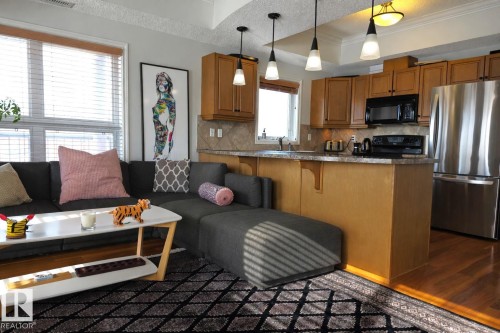 406 10232 115 Street, Edmonton, AB - Indoor Photo Showing Kitchen