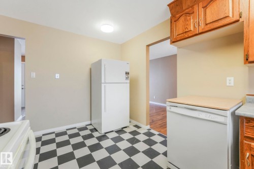 58 Huron Street S, Devon, AB - Indoor