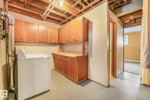 58 Huron Street S, Devon, AB - Indoor Photo Showing Laundry Room