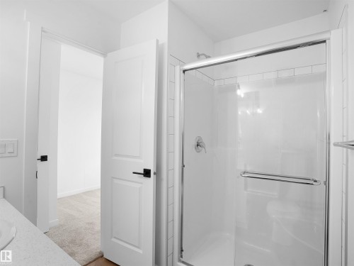 32 1009 Cy Becker Road, Edmonton, AB - Indoor Photo Showing Bathroom