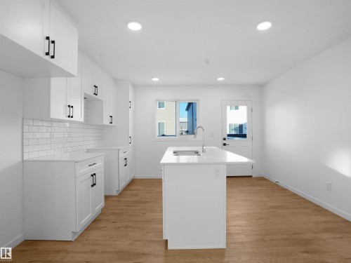 32 1009 Cy Becker Road, Edmonton, AB - Indoor Photo Showing Kitchen With Double Sink