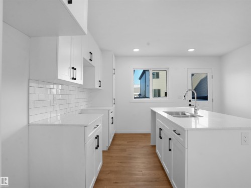 32 1009 Cy Becker Road, Edmonton, AB - Indoor Photo Showing Kitchen With Double Sink