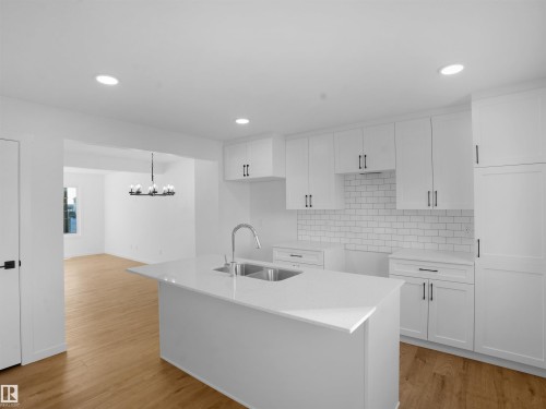 32 1009 Cy Becker Road, Edmonton, AB - Indoor Photo Showing Kitchen With Double Sink With Upgraded Kitchen