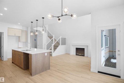 1323 11 Avenue, Edmonton, AB - Indoor Photo Showing Kitchen