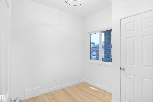 1323 11 Avenue, Edmonton, AB - Indoor Photo Showing Other Room