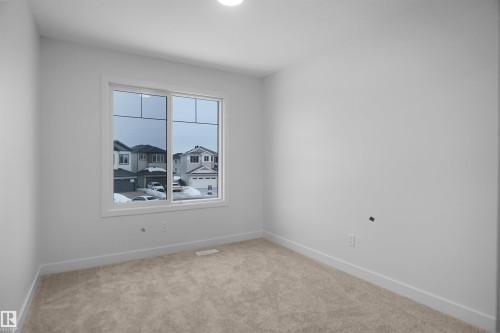 1323 11 Avenue, Edmonton, AB - Indoor Photo Showing Other Room