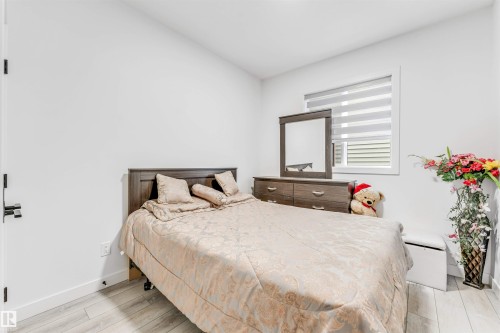 Bedroom with light wood-style flooring and baseboards - 2629 15A Avenue, Edmonton, AB - Indoor Photo Showing Bedroom