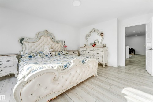 Bedroom with light wood-style floors - 2629 15A Avenue, Edmonton, AB - Indoor Photo Showing Bedroom