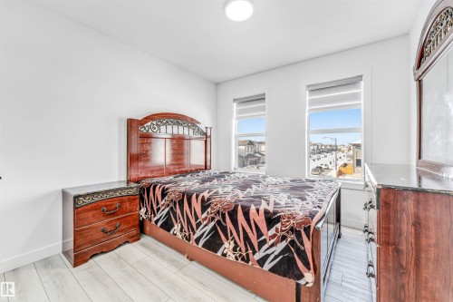 Bedroom with light wood-style floors and baseboards - 2629 15A Avenue, Edmonton, AB - Indoor Photo Showing Bedroom