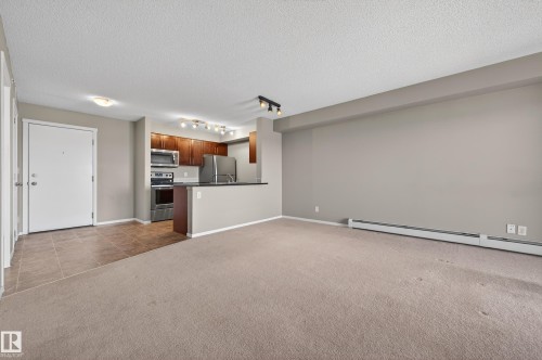 404 5370 Chappelle Road, Edmonton, AB - Indoor Photo Showing Kitchen