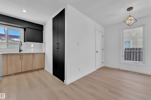 1755 37 Street, Edmonton, AB - Indoor