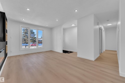 1755 37 Street, Edmonton, AB - Indoor Photo Showing Other Room