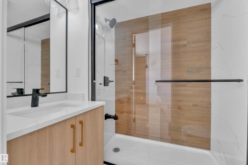 1755 37 Street, Edmonton, AB - Indoor Photo Showing Bathroom