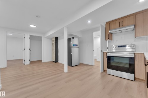 1755 37 Street, Edmonton, AB - Indoor Photo Showing Kitchen