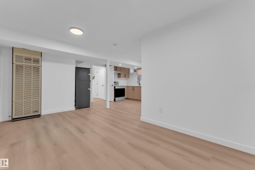 1755 37 Street, Edmonton, AB - Indoor Photo Showing Other Room