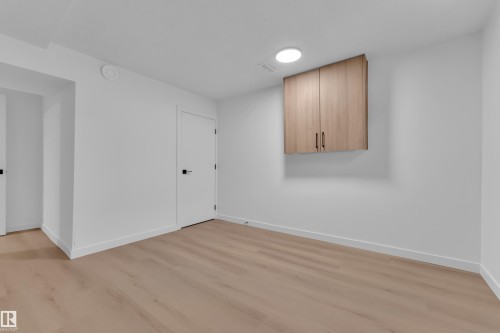 1755 37 Street, Edmonton, AB - Indoor Photo Showing Other Room