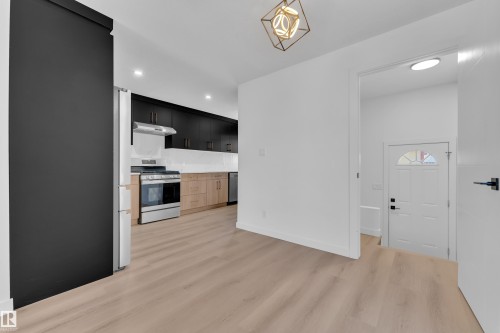 1755 37 Street, Edmonton, AB - Indoor Photo Showing Other Room
