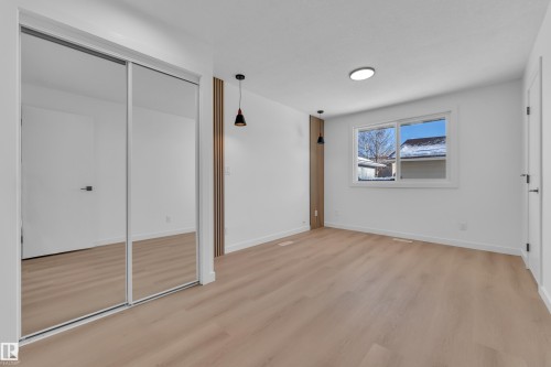 1755 37 Street, Edmonton, AB - Indoor Photo Showing Other Room