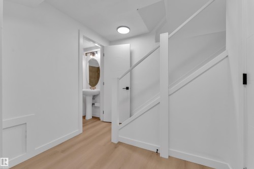 1755 37 Street, Edmonton, AB - Indoor Photo Showing Other Room