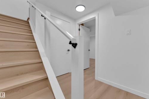 1755 37 Street, Edmonton, AB - Indoor Photo Showing Other Room
