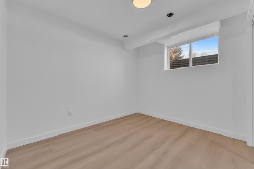 1755 37 Street, Edmonton, AB - Indoor Photo Showing Other Room
