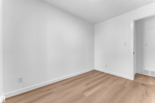 1755 37 Street, Edmonton, AB - Indoor Photo Showing Other Room