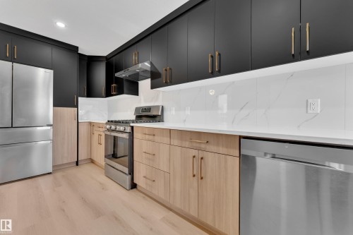 1755 37 Street, Edmonton, AB - Indoor Photo Showing Kitchen