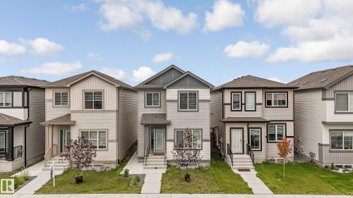 View of front of property featuring roof with shingles, a front yard, and a residential view - 304 36 Avenue, Edmonton, AB - Outdoor With Facade