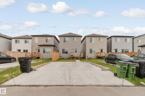 View of front of property featuring a residential view and a front lawn - 304 36 Avenue, Edmonton, AB - Outdoor
