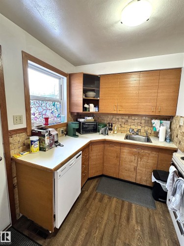 9015 91 Street, Edmonton, AB - Indoor Photo Showing Kitchen