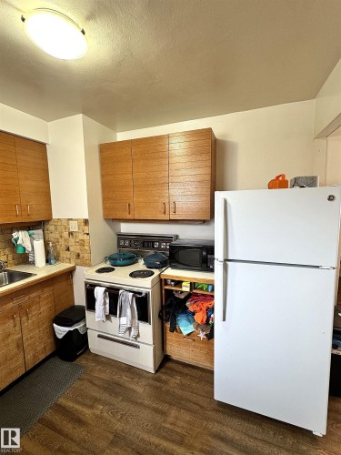 9015 91 Street, Edmonton, AB - Indoor Photo Showing Kitchen