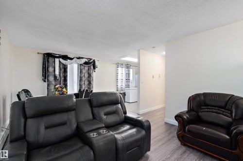 7 13460 Fort Rd, Edmonton, AB - Indoor Photo Showing Living Room