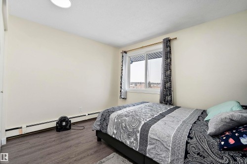 7 13460 Fort Rd, Edmonton, AB - Indoor Photo Showing Bedroom