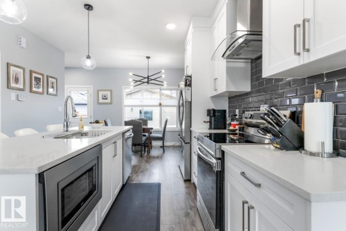 609 Black Stone Boulevard, Leduc, AB - Indoor Photo Showing Kitchen With Upgraded Kitchen