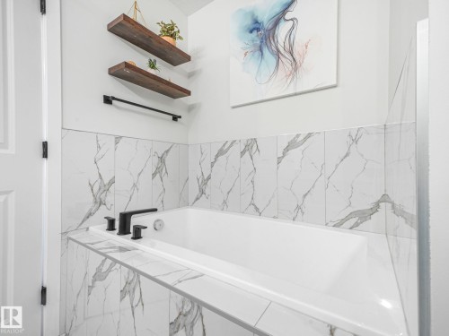 111 Bluff Cove, Leduc, AB - Indoor Photo Showing Bathroom