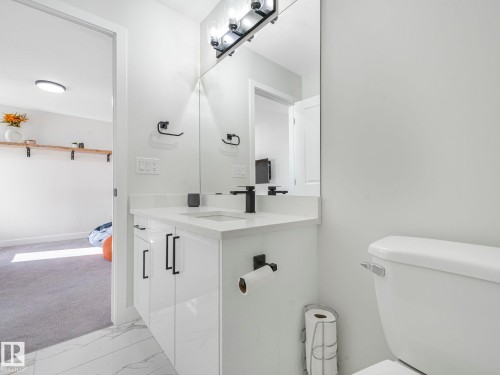 111 Bluff Cove, Leduc, AB - Indoor Photo Showing Bathroom