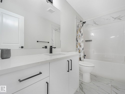 111 Bluff Cove, Leduc, AB - Indoor Photo Showing Bathroom