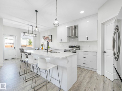 111 Bluff Cove, Leduc, AB - Indoor Photo Showing Kitchen With Upgraded Kitchen