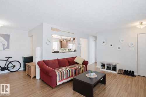 11611 145 Avenue, Edmonton, AB - Indoor Photo Showing Living Room