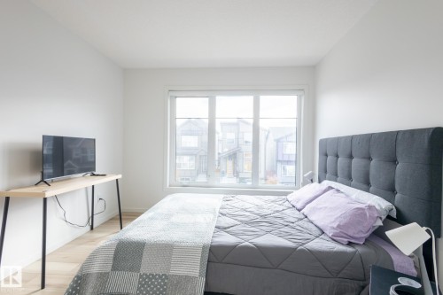 5016 Kinney Link, Edmonton, AB - Indoor Photo Showing Bedroom
