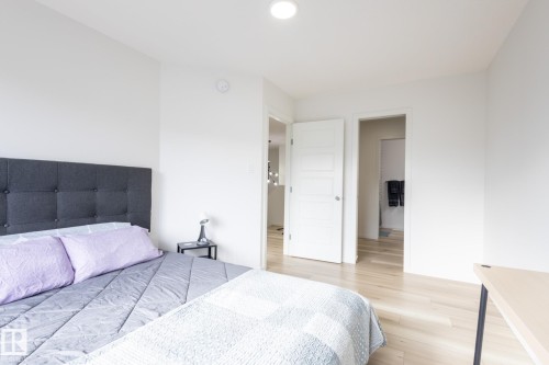 5016 Kinney Link, Edmonton, AB - Indoor Photo Showing Bedroom