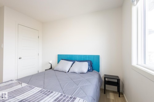 5016 Kinney Link, Edmonton, AB - Indoor Photo Showing Bedroom