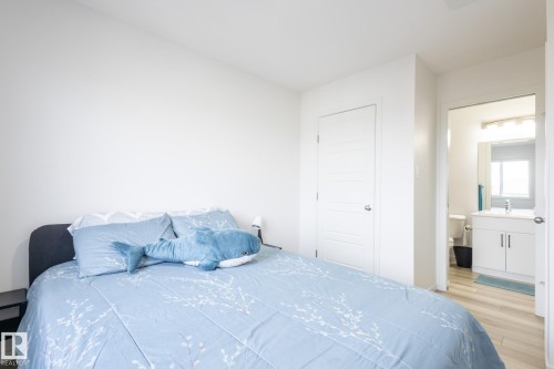 5016 Kinney Link, Edmonton, AB - Indoor Photo Showing Bedroom