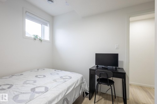 5016 Kinney Link, Edmonton, AB - Indoor Photo Showing Bedroom