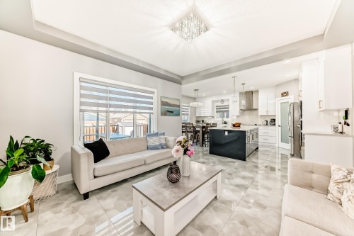 17920 59 Street, Edmonton, AB - Indoor Photo Showing Living Room