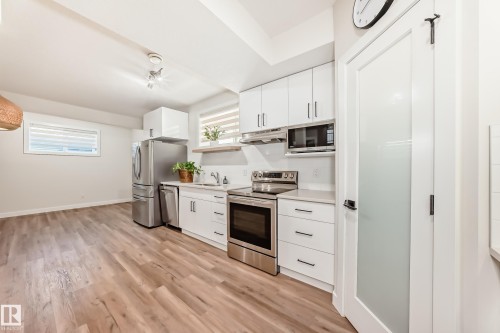 17920 59 Street, Edmonton, AB - Indoor Photo Showing Kitchen