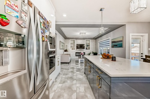 17920 59 Street, Edmonton, AB - Indoor Photo Showing Kitchen With Upgraded Kitchen